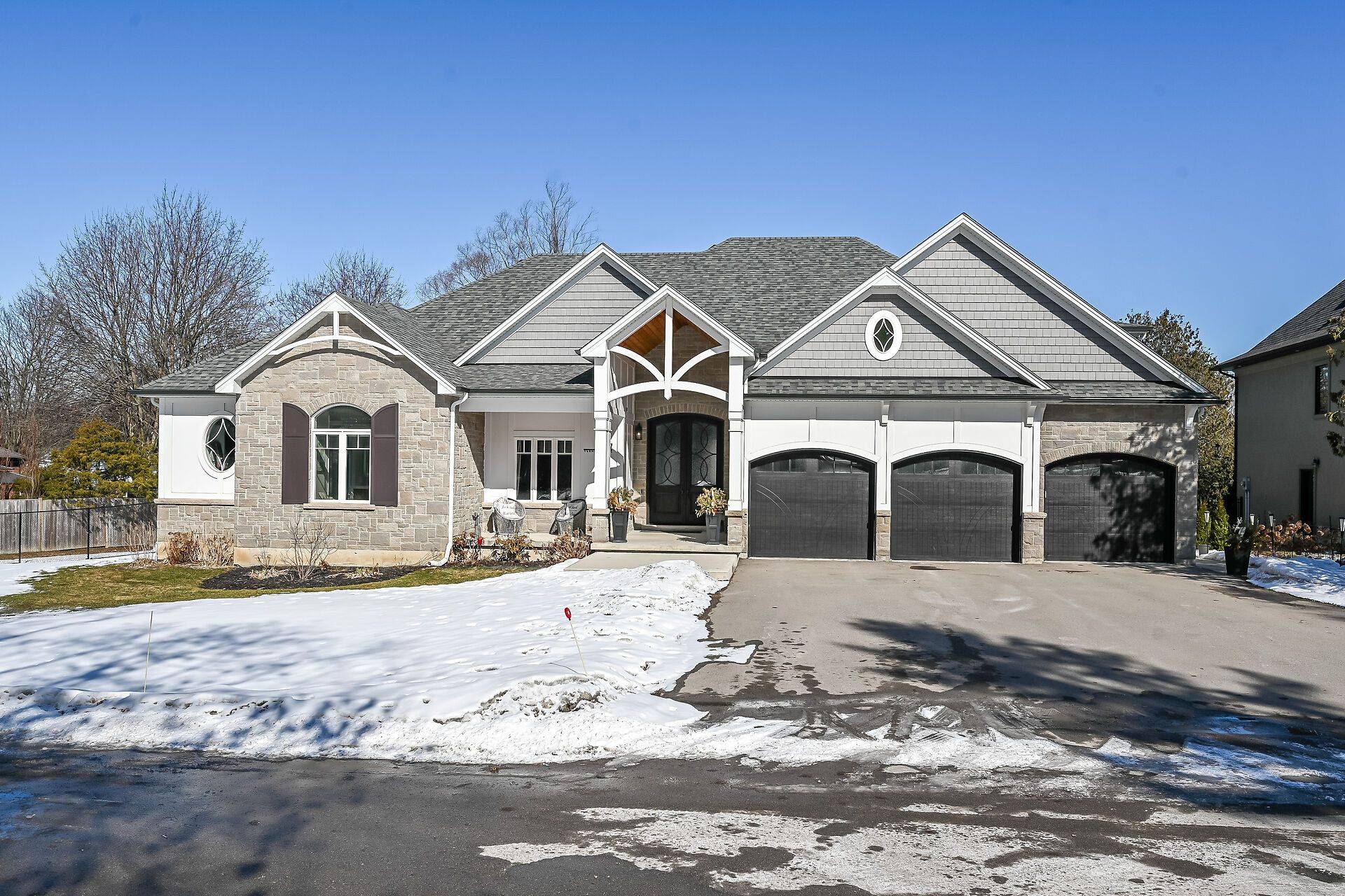 747 Vernon PL, Hamilton, ON L9G 3H4