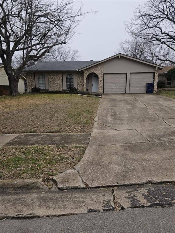 317 Boulder Court, Burleson, TX 76028