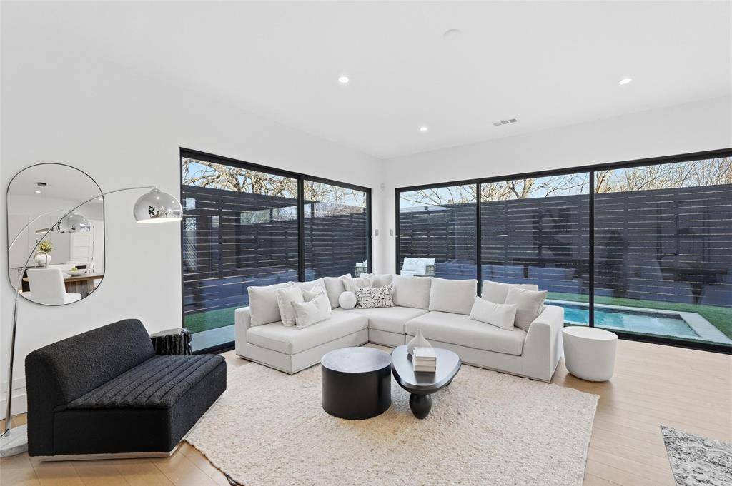 3633 Thedford Avenue, Dallas, TX 75209