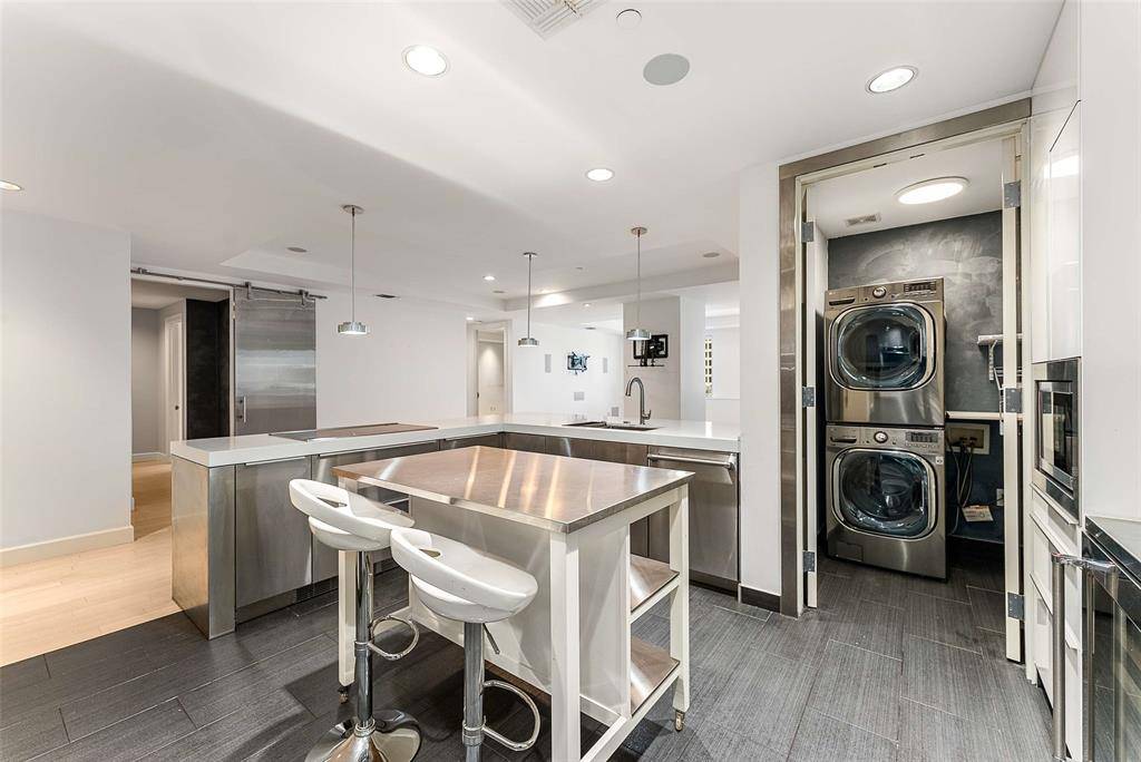 1505 Elm Street #1003, Dallas, TX 75201