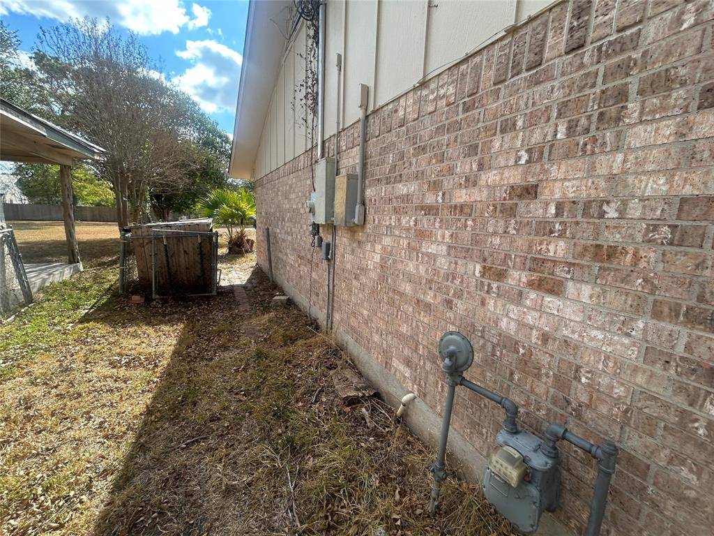 607 W Johnson Street, Cuero, TX 77954