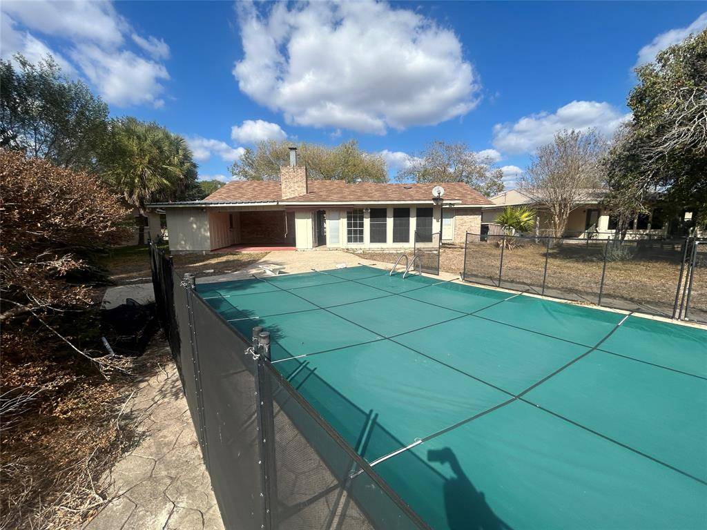 607 W Johnson Street, Cuero, TX 77954