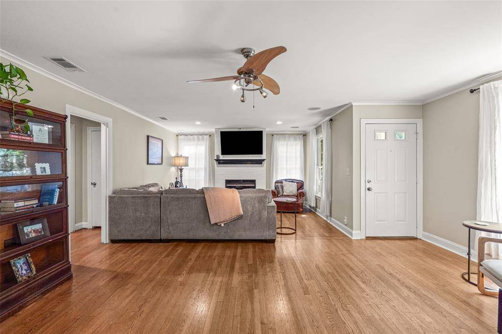 5320 El Campo Avenue, Fort Worth, TX 76107