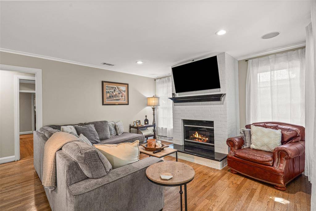 5320 El Campo Avenue, Fort Worth, TX 76107