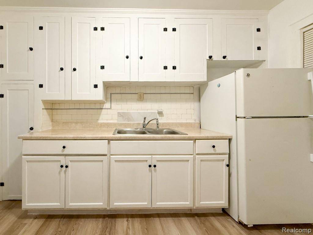 17214 Roselawn ST N, Detroit, MI 48221