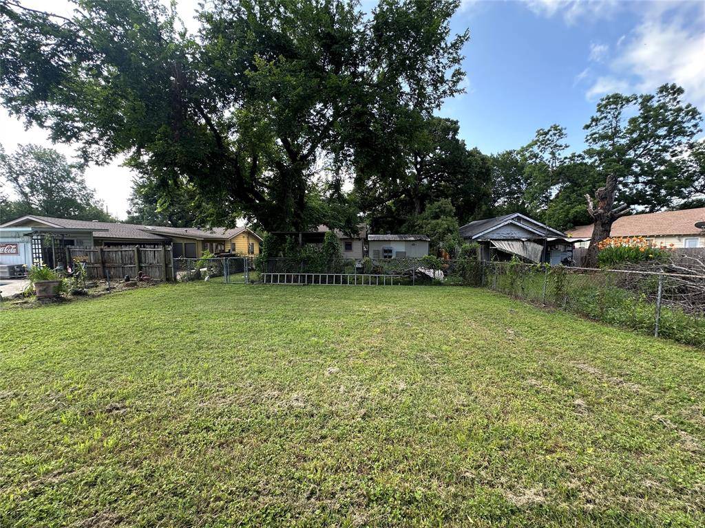 118 WOODLAND Avenue, Corsicana, TX 75110