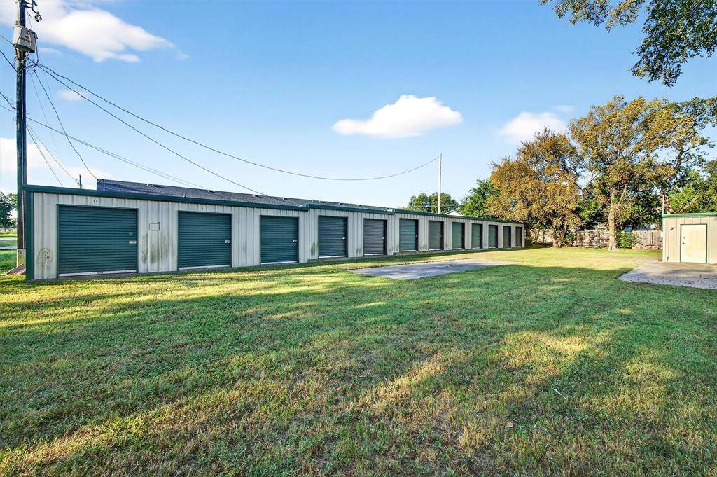 104 S Commercial Street, Bells, TX 75414