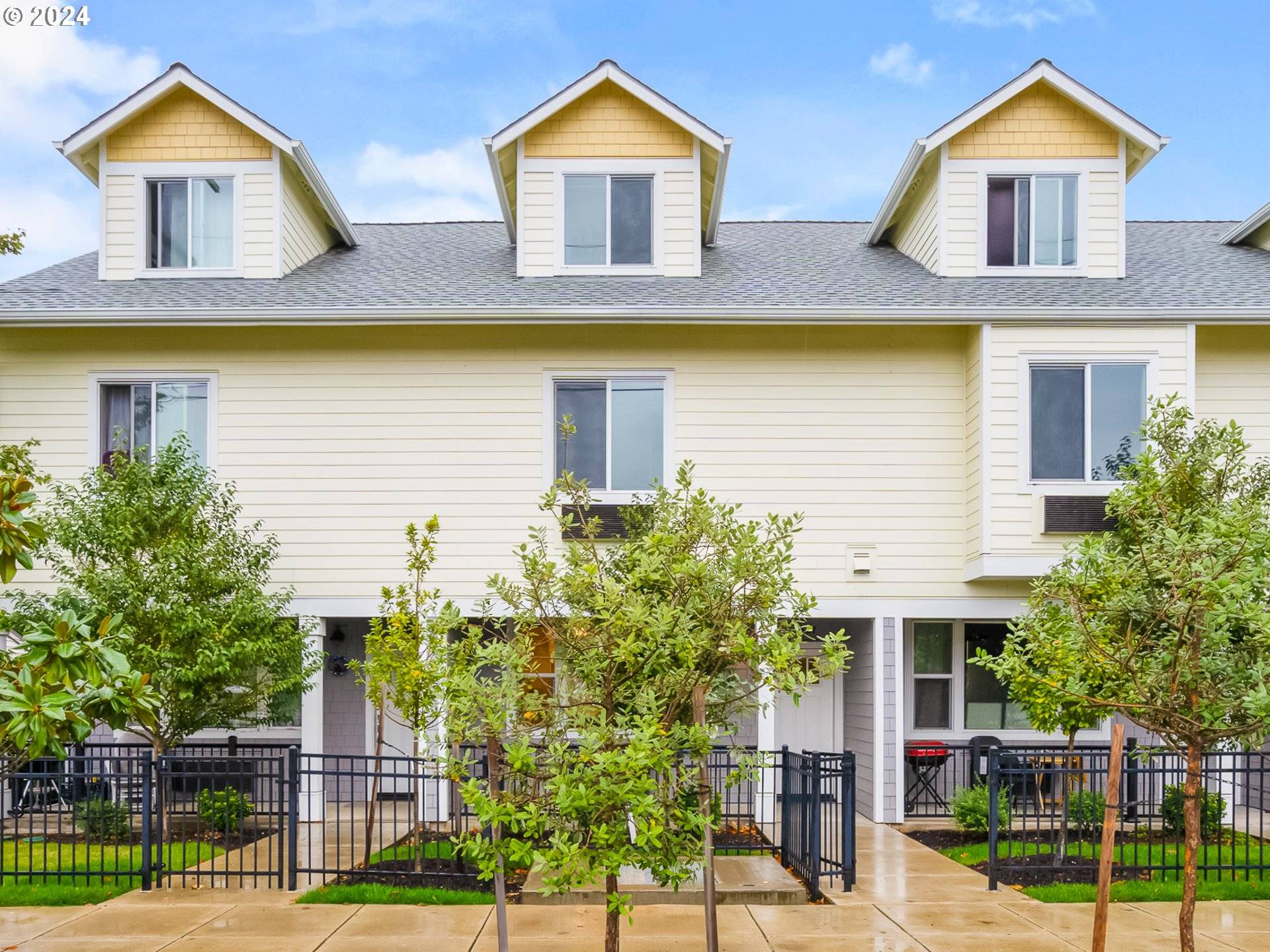 10827 E BURNSIDE ST, Portland, OR 97216