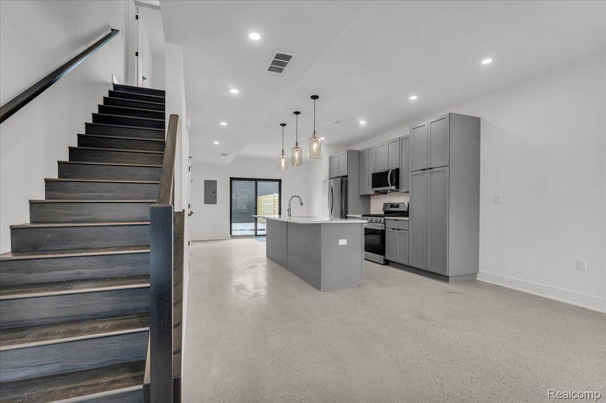 7542 Churchill ST #C21, Detroit, MI 48206