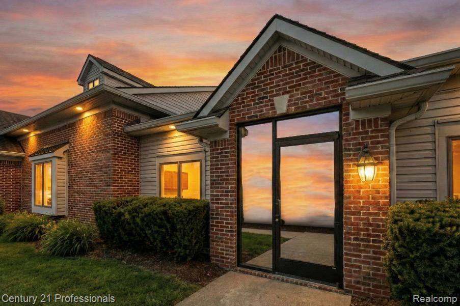 7457 M E Cad BLVD #100, Springfield Charter Township, MI 48348