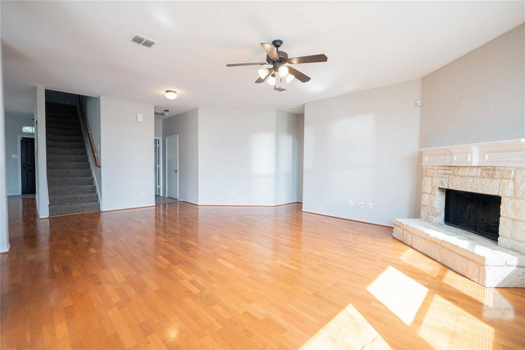 524 Zachum Drive, Arlington, TX 76002