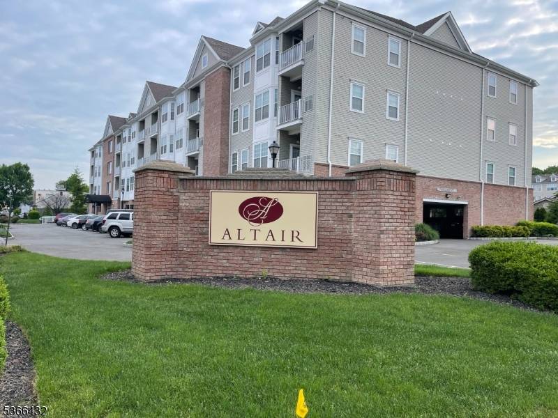 132 Cory Ln #132, Elmwood Park Boro, NJ 07407