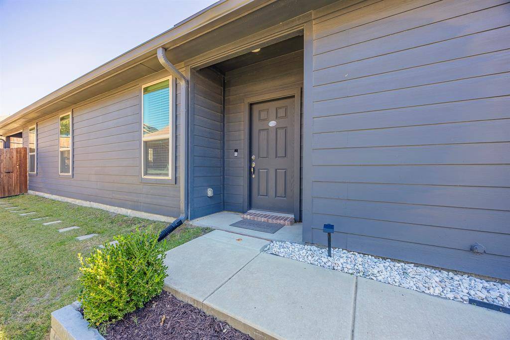 1652 Briar Hunt Drive, Forney, TX 75126