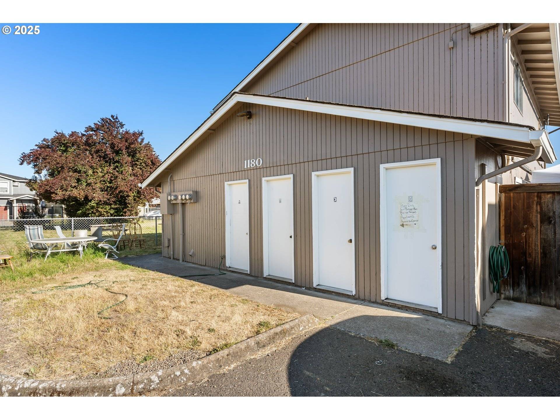 1180 R ST, Springfield, OR 97477