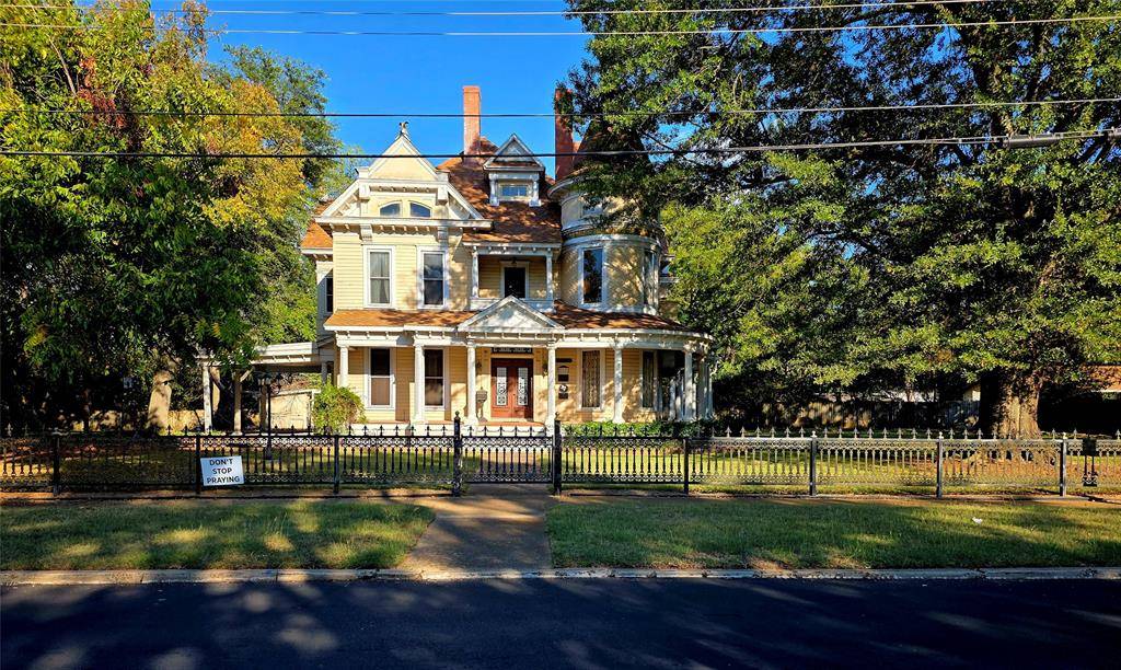 802 Fitzhugh Avenue, Paris, TX 75460