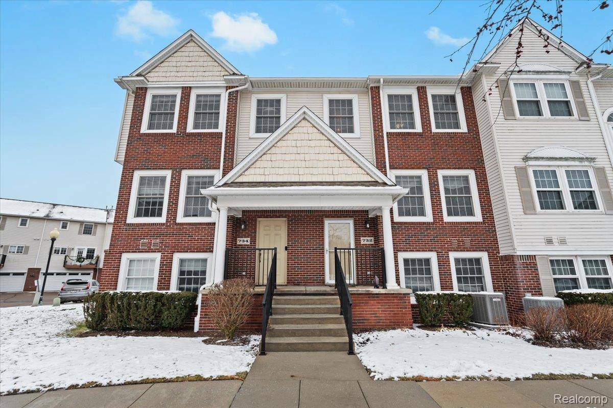 732 Eagle DR, Fenton, MI 48430