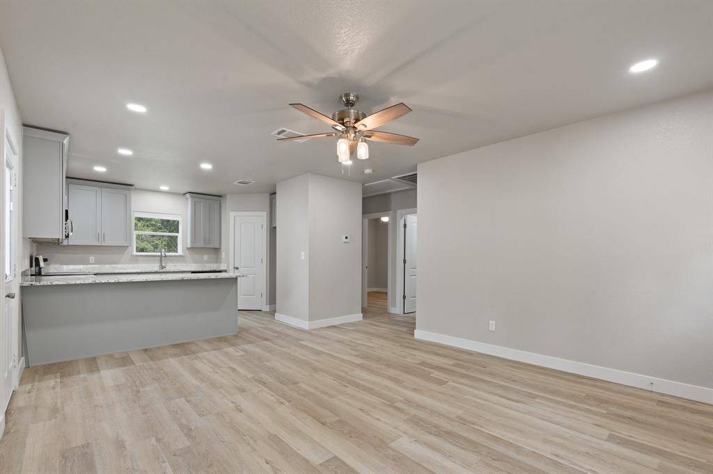 62 Live Oak Street, Alvarado, TX 76009