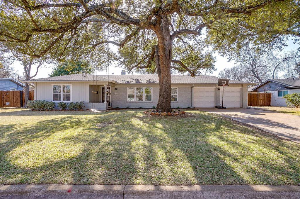4221 Whitfield Avenue, Fort Worth, TX 76109