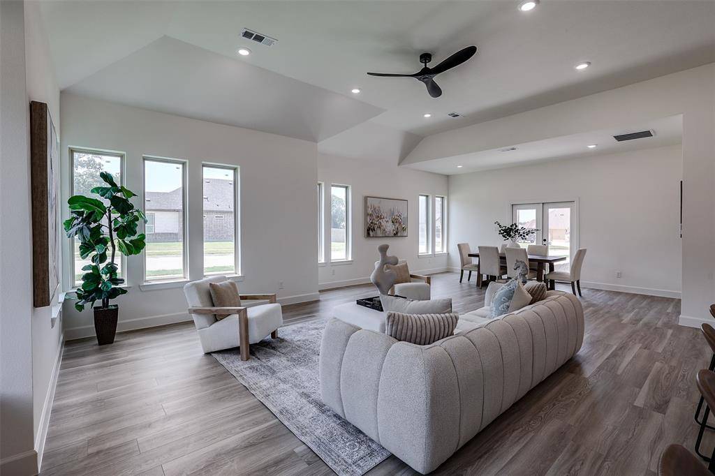 1208 Oak Harbor Boulevard, Azle, TX 76020