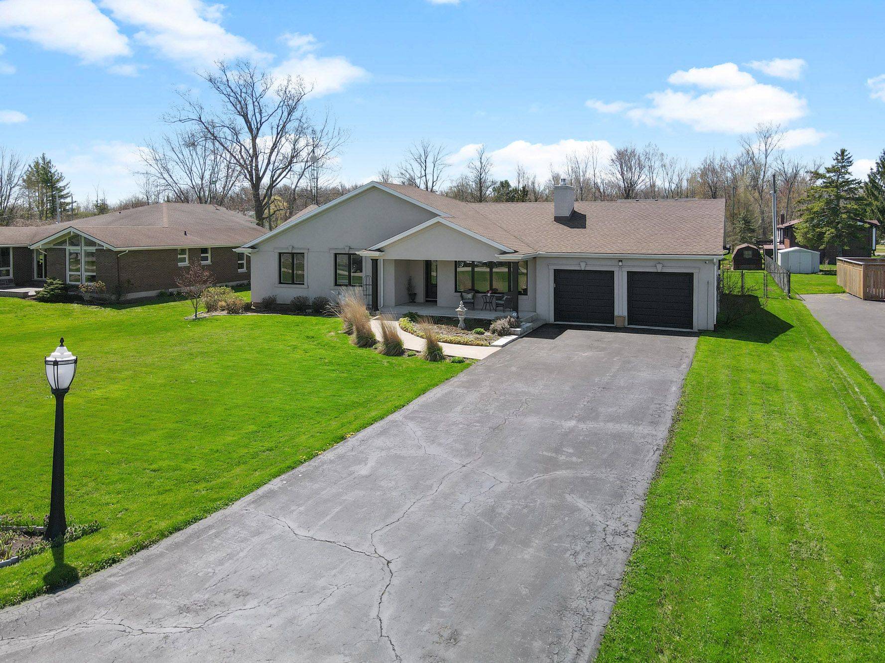 2189 Niagara Pkwy, Fort Erie, ON L2A 5M4