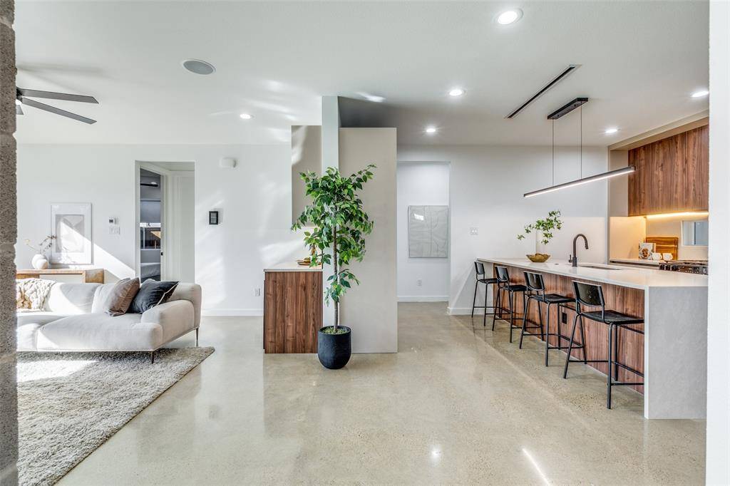 1439 E Louisiana Avenue, Dallas, TX 75216