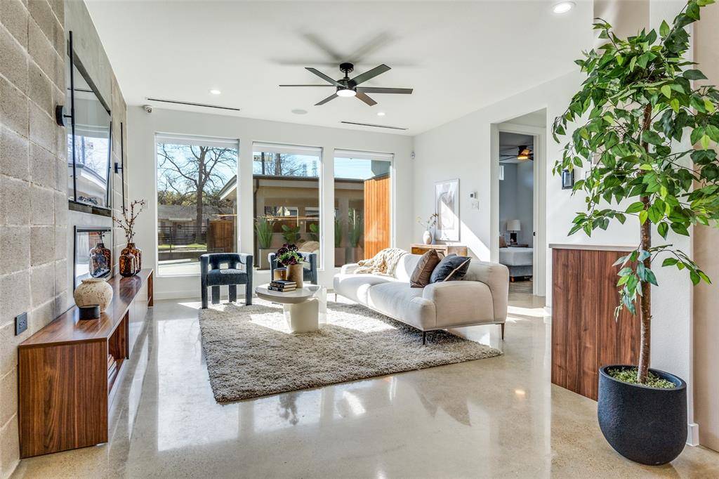 1439 E Louisiana Avenue, Dallas, TX 75216