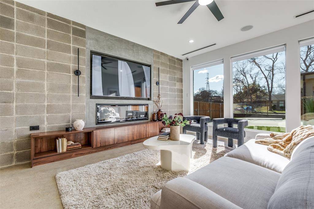 1439 E Louisiana Avenue, Dallas, TX 75216