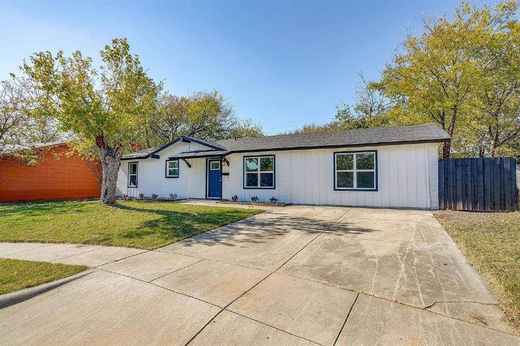 521 Mesquite Avenue, Crowley, TX 76036