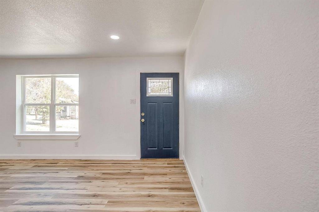521 Mesquite Avenue, Crowley, TX 76036