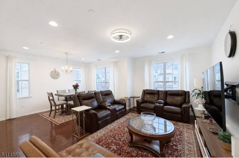 8 Swing Bridge Ln, South Bound Brook Boro, NJ 08880