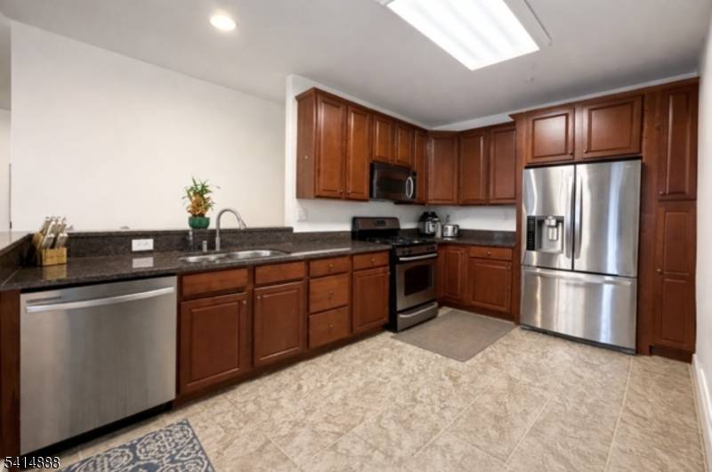 8 Swing Bridge Ln, South Bound Brook Boro, NJ 08880