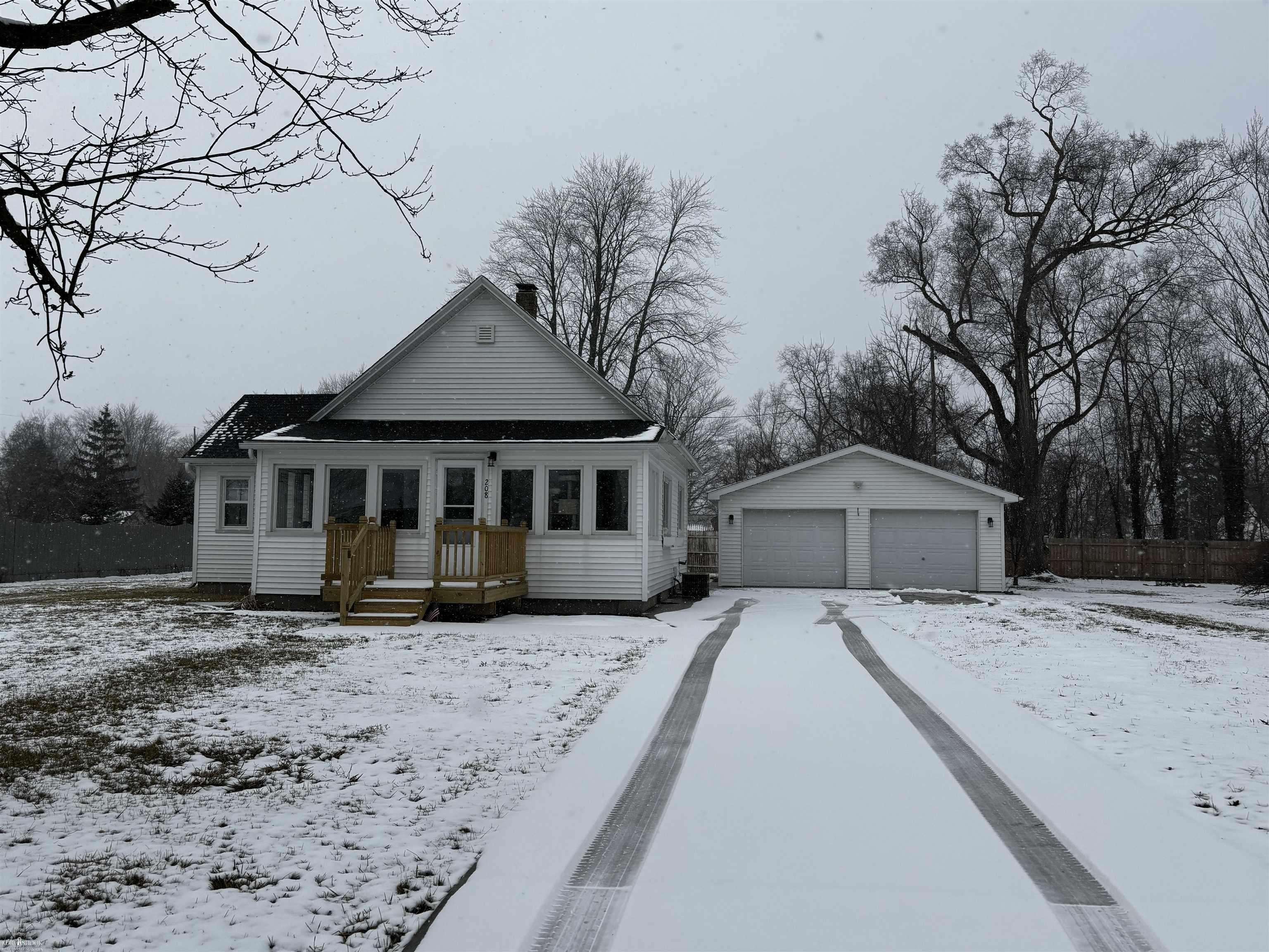 208 S Park ST, Ashley, MI 48806
