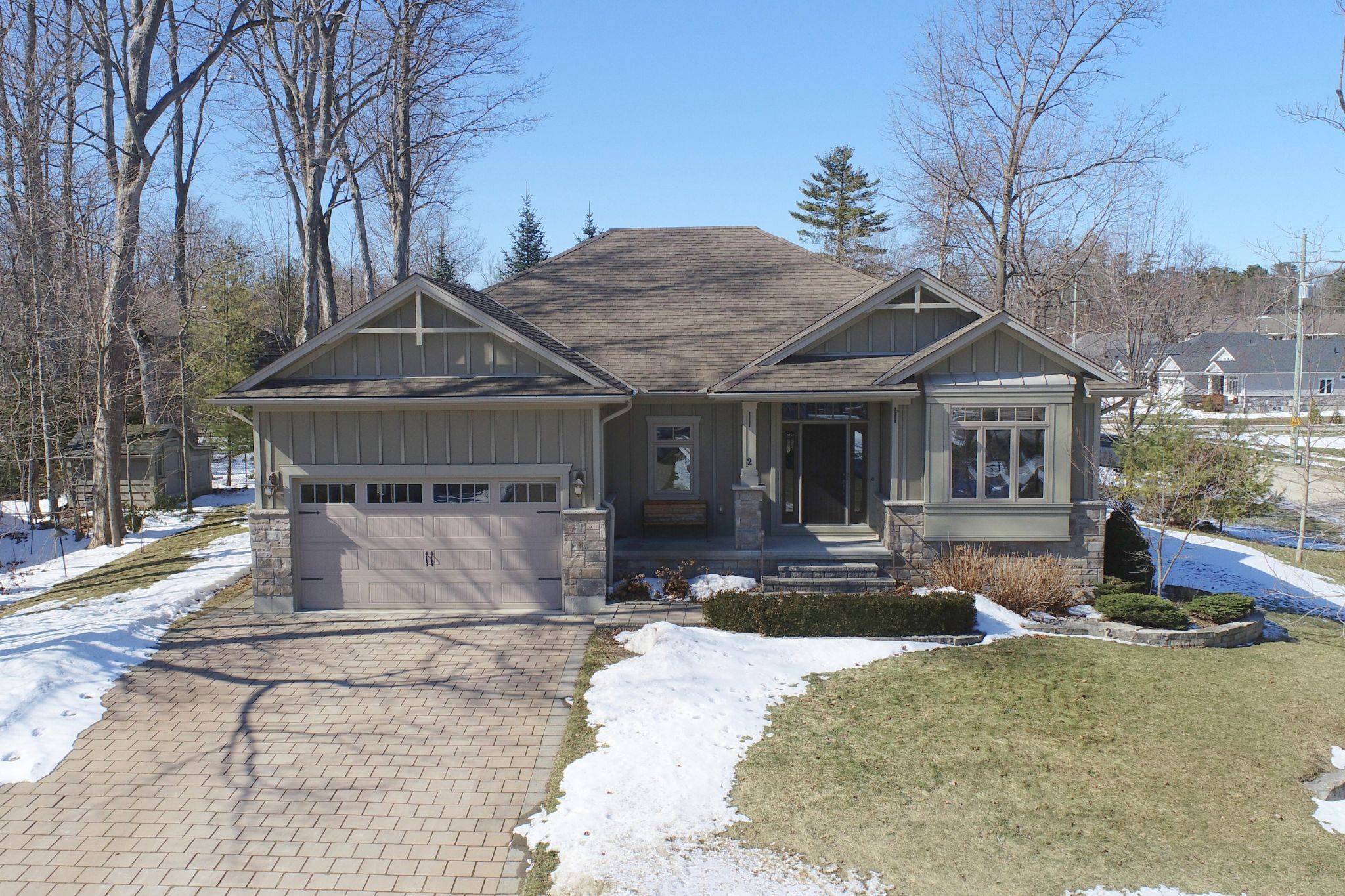 2 Hayter DR, Lambton Shores, ON N0M 1T0