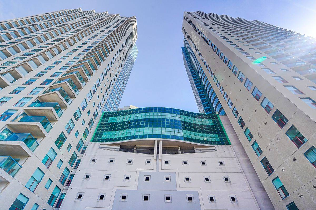 99 Harbour SQ #3108, Toronto C01, ON M5J 2H2