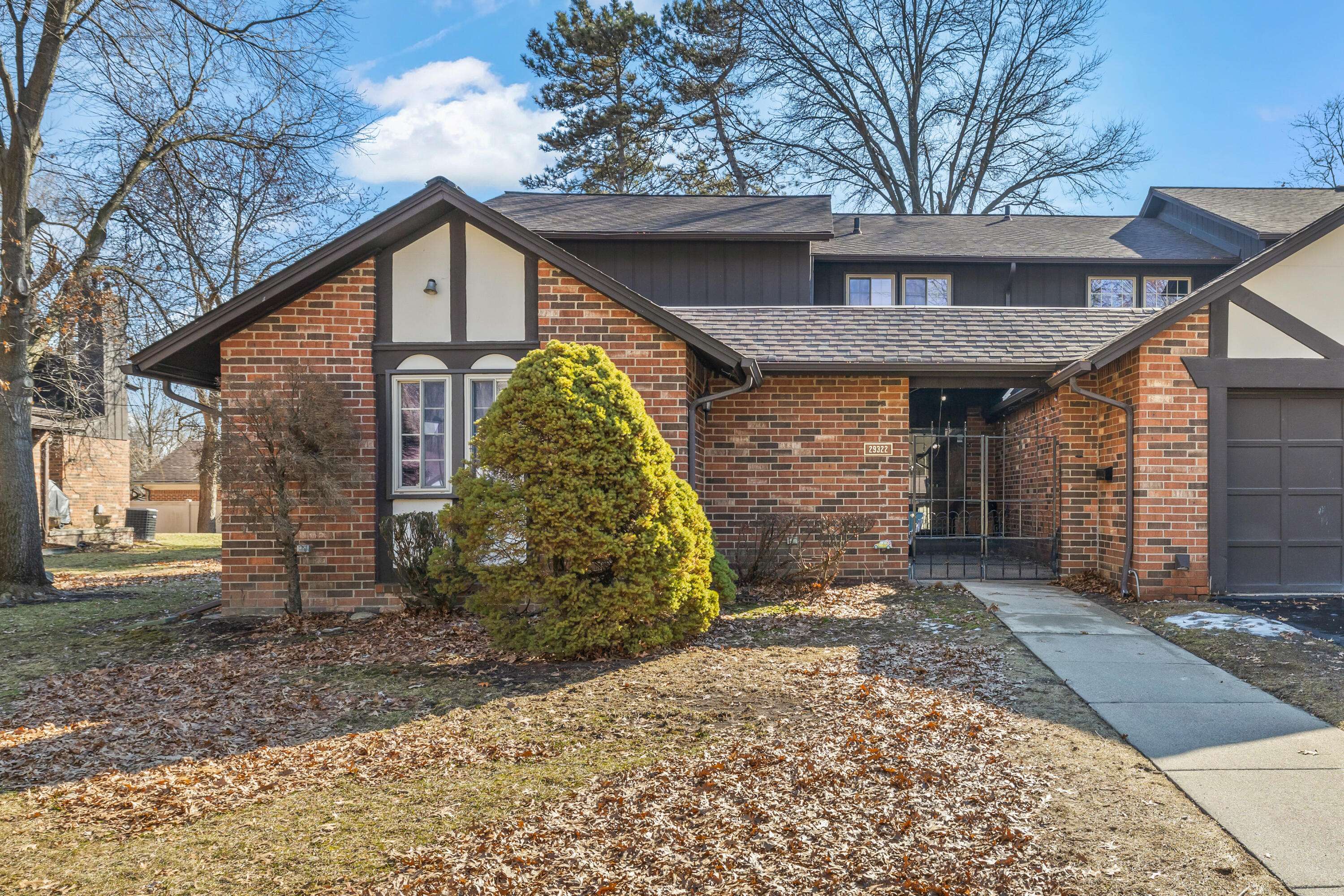 29322 Wellington RD W #111, Southfield City, MI 48034