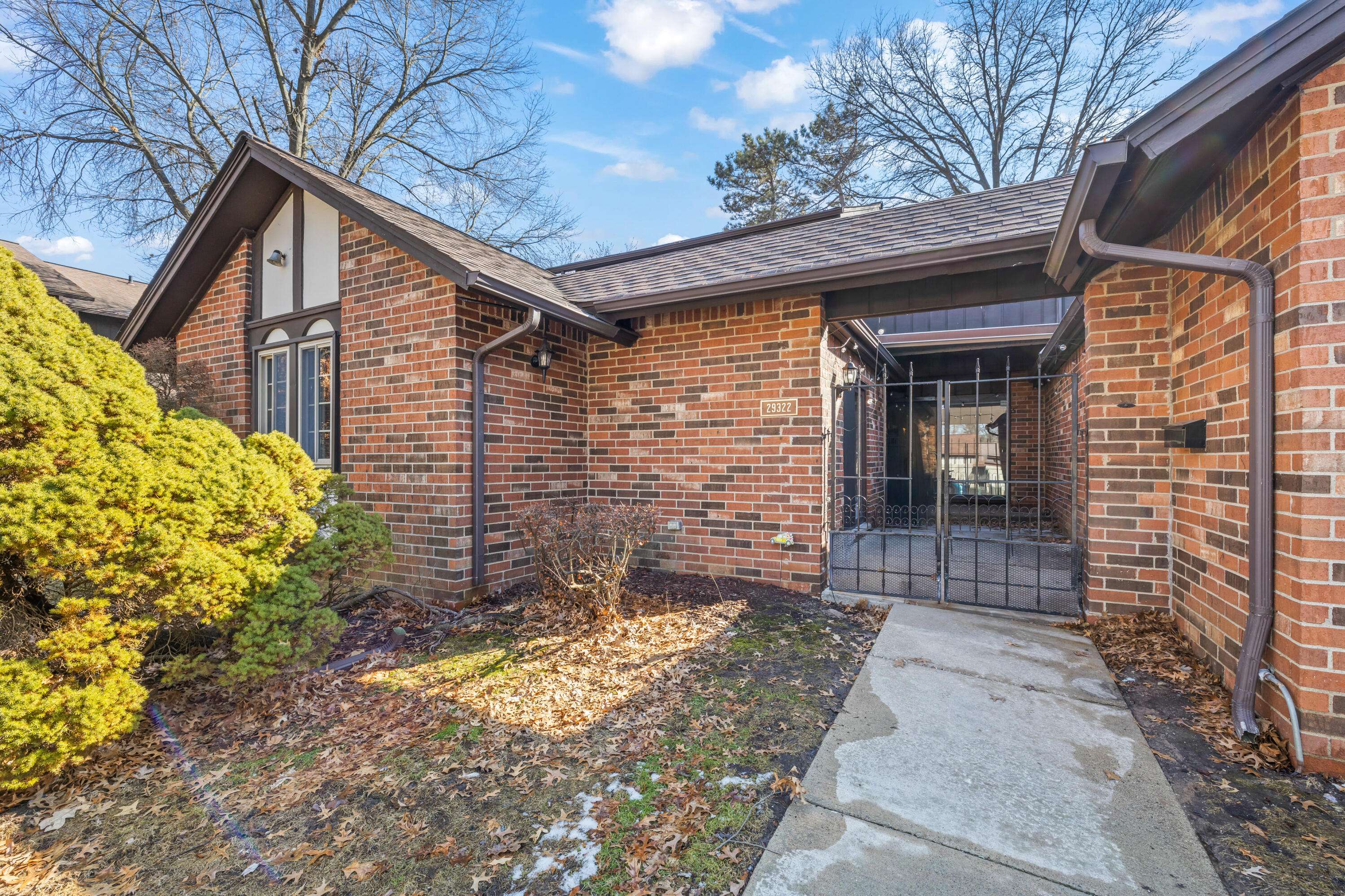 29322 Wellington RD W #111, Southfield City, MI 48034