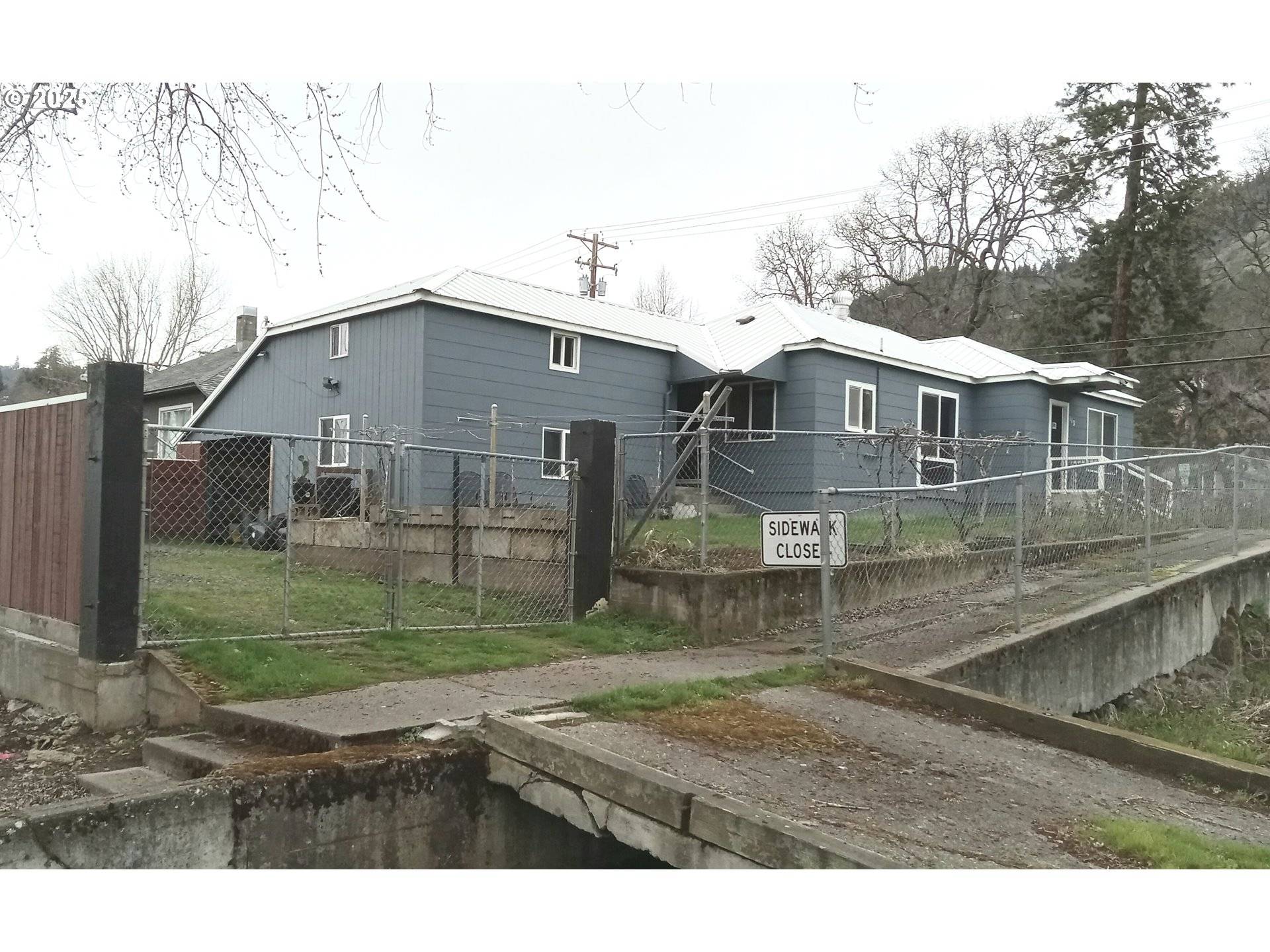 113 N WALNUT ST, Bingen, WA 98605