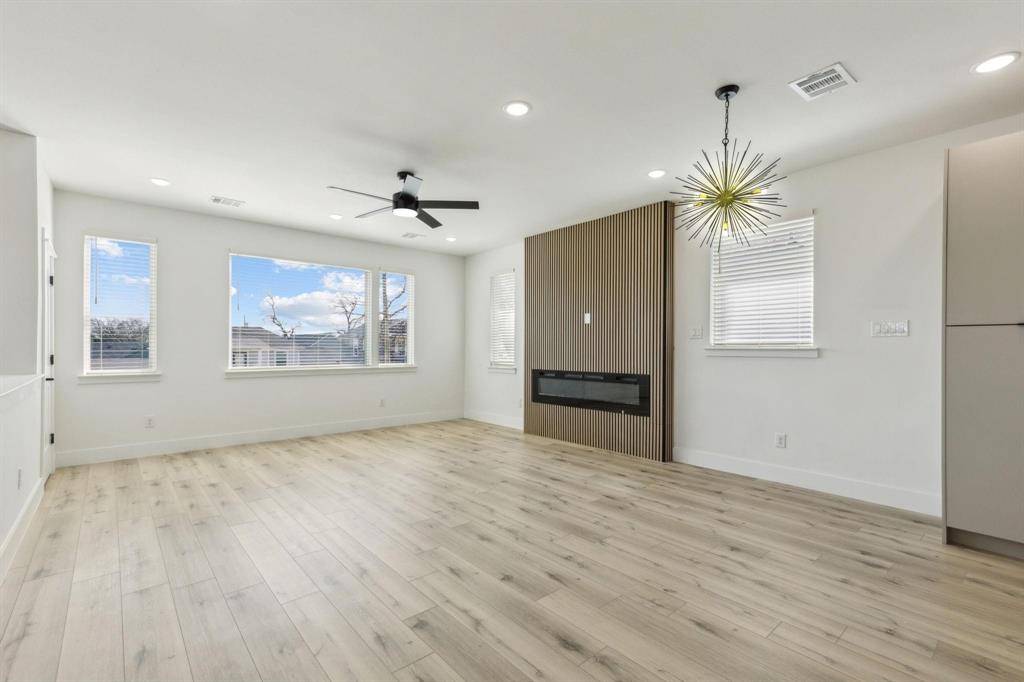 521 N Denley Drive, Dallas, TX 75203