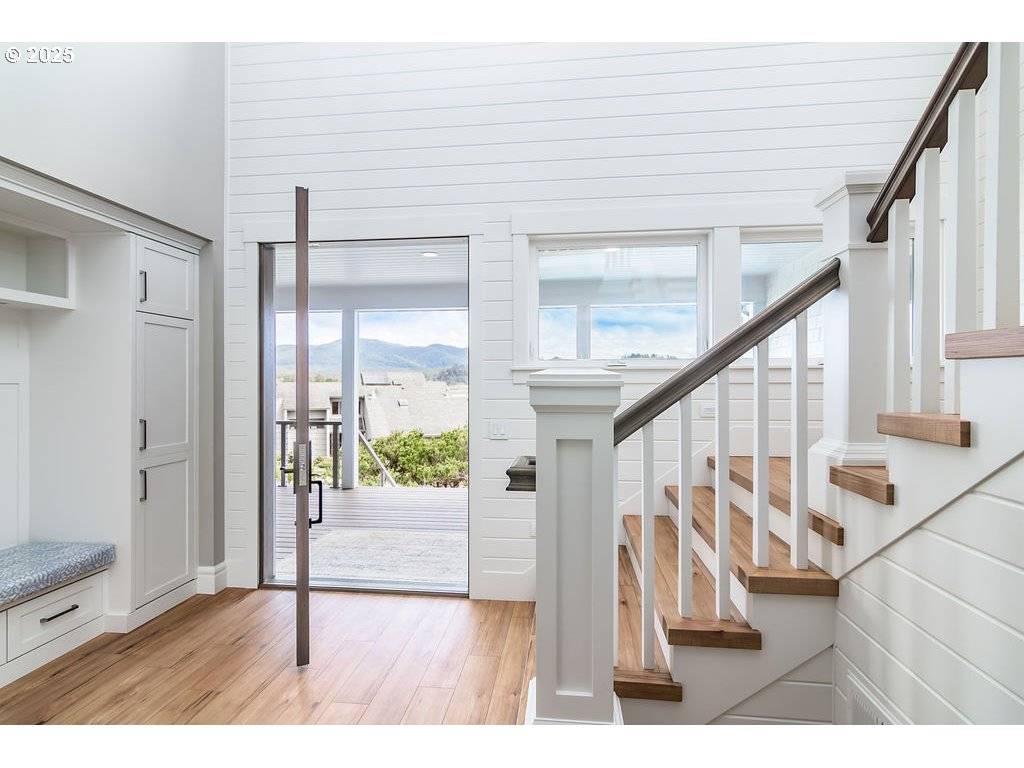 349 SALISHAN DR, Gleneden Beach, OR 97388