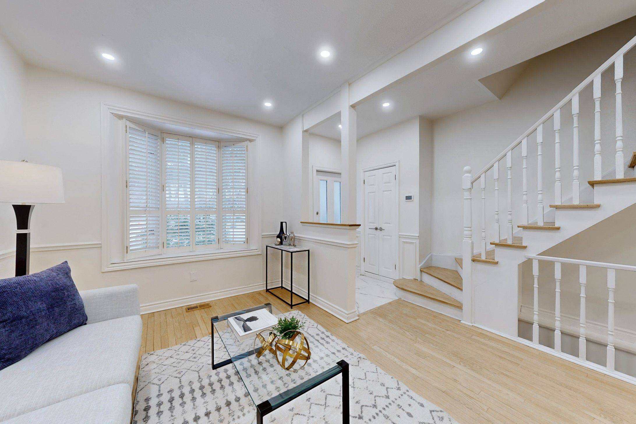 337 Glen RD, Toronto C09, ON M4W 2X4