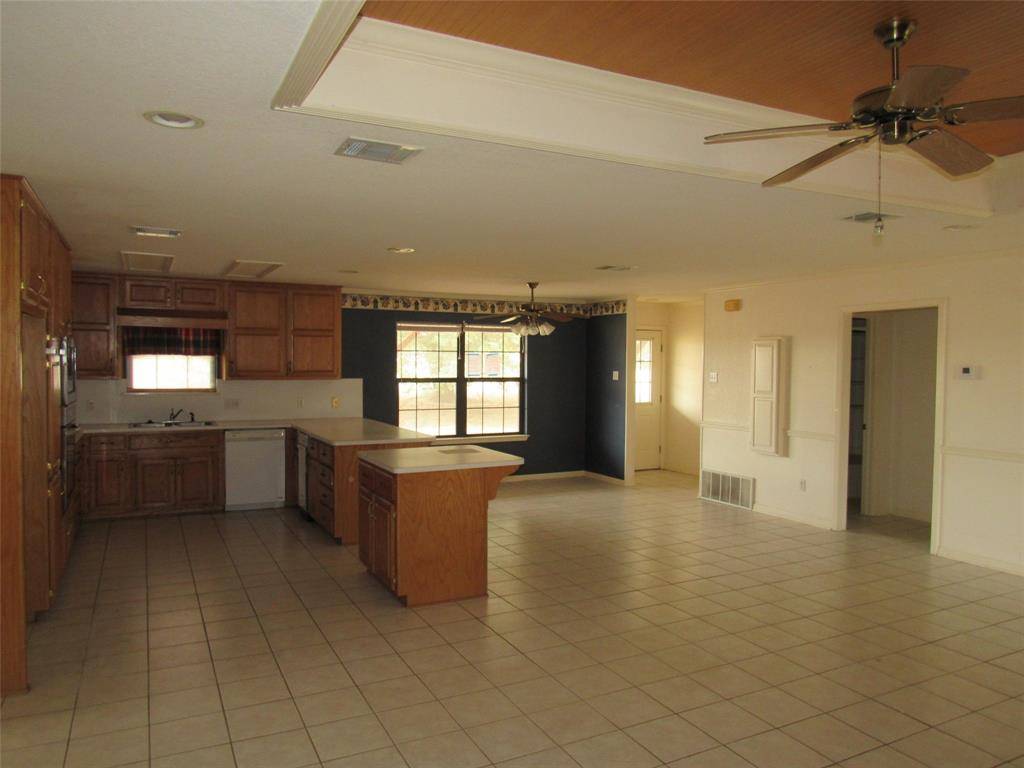 6721 Golinda Drive, Golinda, TX 76655