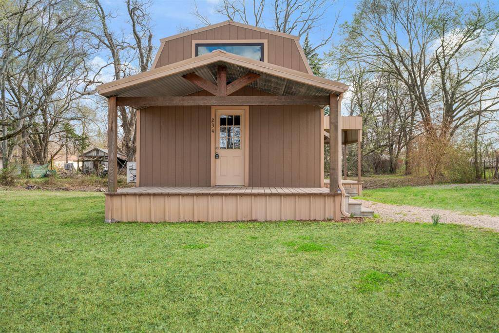 234 County Road 16420, Deport, TX 75435