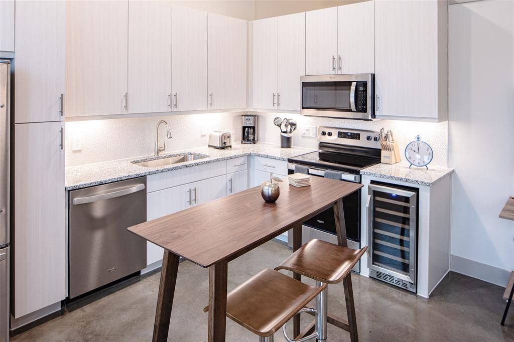 3383 Cedarplaza Lane #305, Dallas, TX 75235