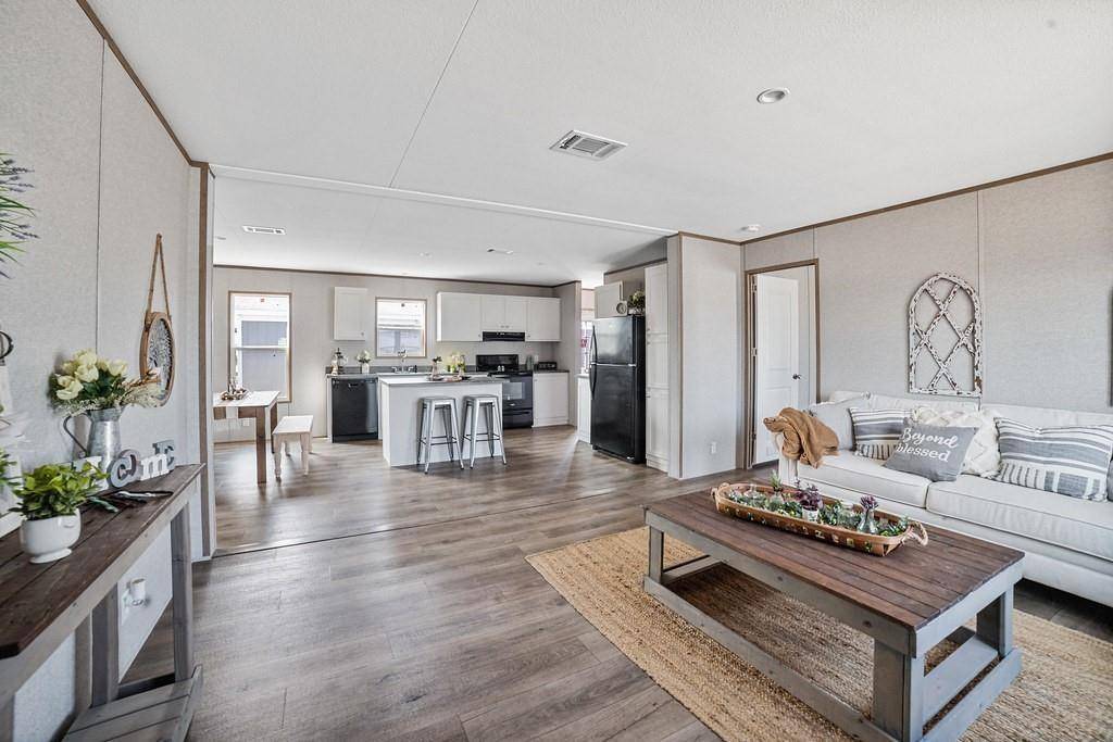 105 Beaver Creek Drive, Azle, TX 76020