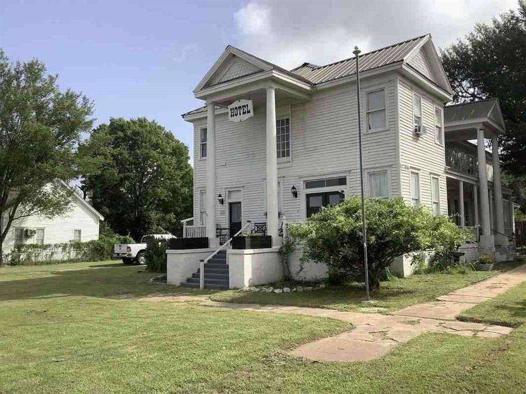 408 S Railroad Avenue, Calvert, TX 77837