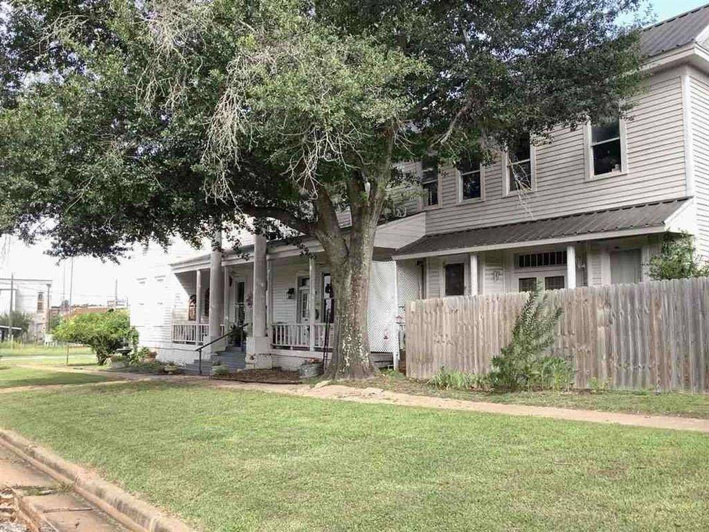 408 S Railroad Avenue, Calvert, TX 77837