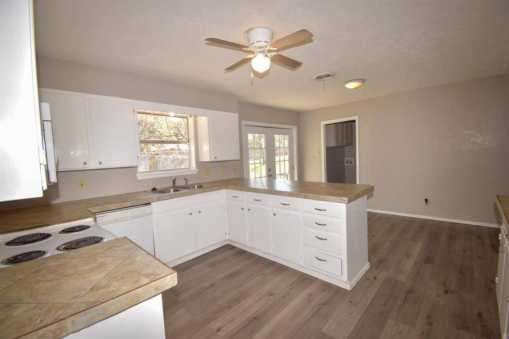 1801 S College Street, Brady, TX 76825