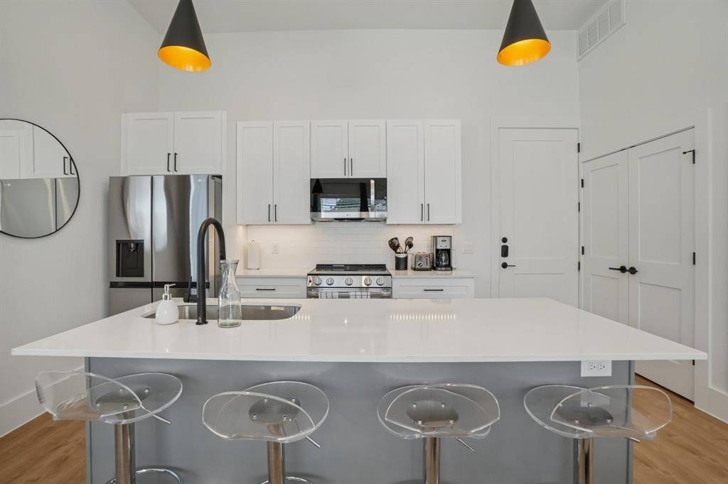 6418 Maple Avenue #204, Dallas, TX 75235