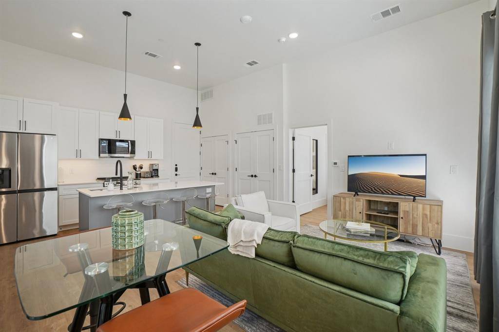 6418 Maple Avenue #204, Dallas, TX 75235