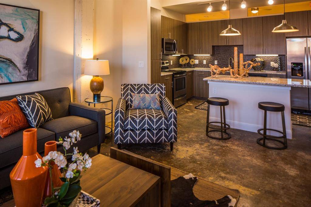 801 W Vickery Boulevard #105, Fort Worth, TX 76104